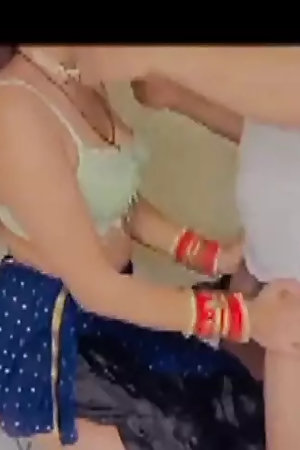 Iniyan Desi Bhabhi Ko Pel Iya Aur Boobs Ko Dabaya