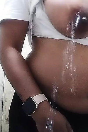 Desi bhabhi making video playing with boobs in the train bathroom