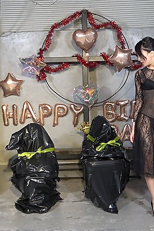 SARA starts a birthday party with four slaves