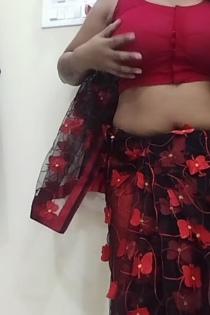 Indian desi Aunty fingering in Pussy or playing with Big boobs in the bedroom