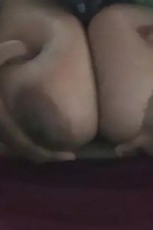 Desi vhabi showing big boobs