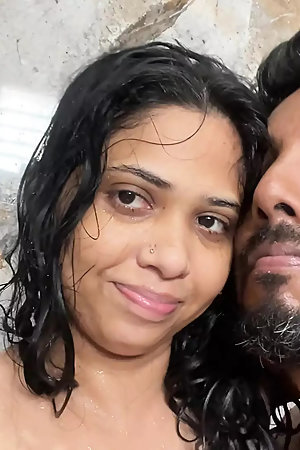 FIRST TIME SECRETLY CAUGHT MUMBAI STEPSISTER BATHING