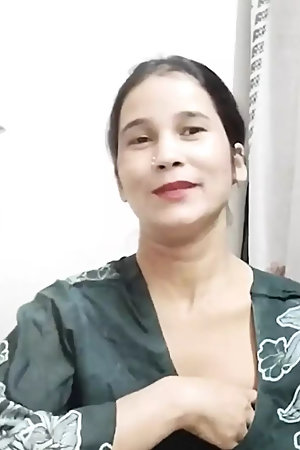 Step sister ko new dress dilwa kar jabar dasti pel diya