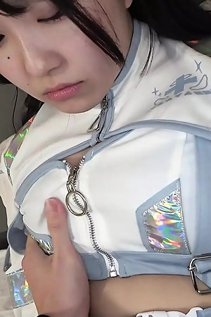 A Beautiful Woman Who Wants to Be an Entertainer Wears a Cyber Maid Costume and Has Creampie Sex! luna (20)