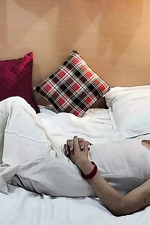 Hotel me randi ko bula kar pela pali kiya