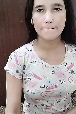 Abbujan ne meri tang utha kar pela