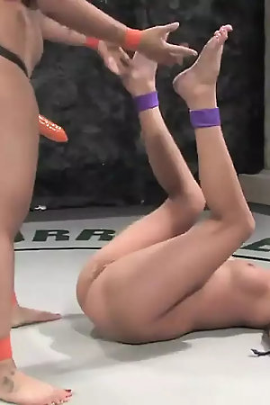 The Dragon (22-5) Vs Gwen Diamond "the Tornado" (0-1)