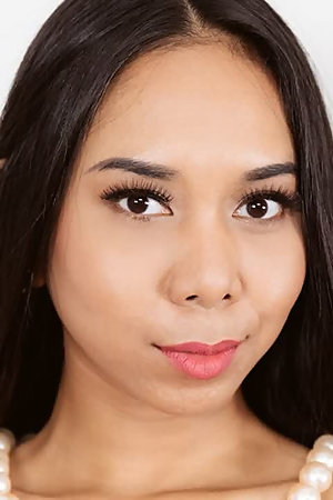 Killa Raketa Gives You a Footjob and You Give Her a Facial