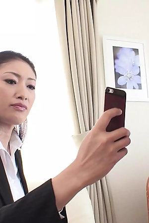 Japanese woman,Reiko Kobayakawa, fingering in a hotel room,uncensored.